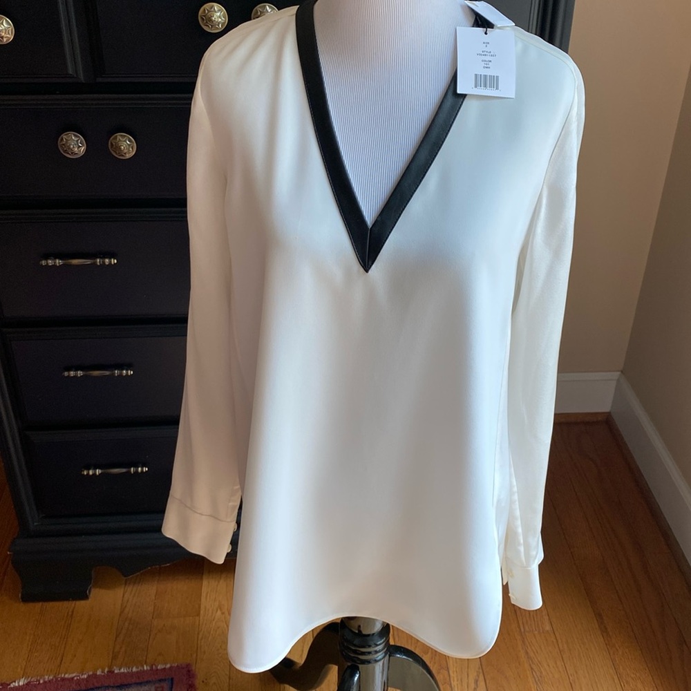 VINCE Cream Tunic Top With Silk Sleeves and Faux Leather Trim Size 2 NEW